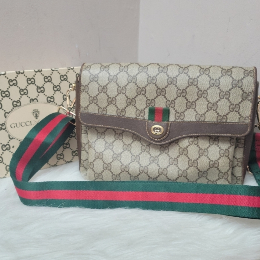 100% Authentic Gucci vintage GG canvas crossbody bag